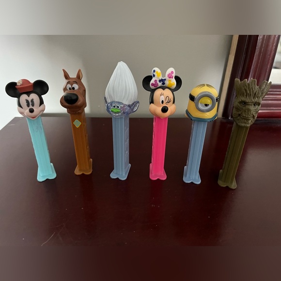 6 Pez Dispensers - Picture 1 of 6